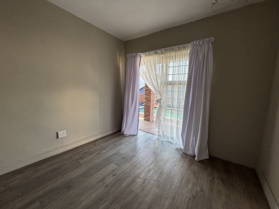 4 Bedroom Property for Sale in Humerail Eastern Cape